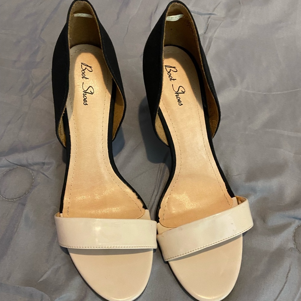 Brand: Boot Shoes Size: 9 Color: Black and Cream